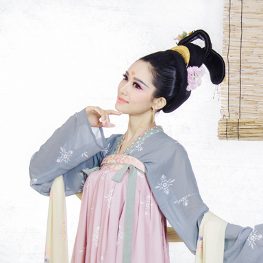素雅帶團扇女生頭像，唯美古風真人頭像