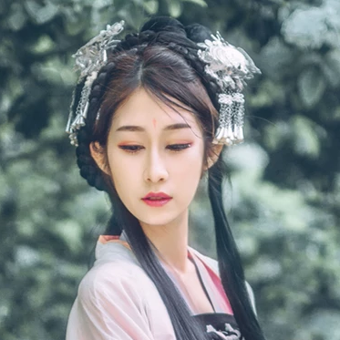 粉蝶花朵帶團(tuán)扇女生頭像，唯美古風(fēng)真人頭像