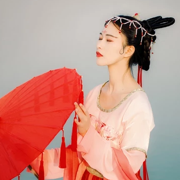 紅傘抱寵物女生頭像，唯美古風(fēng)真人頭像