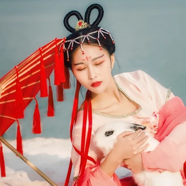 紅傘抱寵物女生頭像，唯美古風(fēng)真人頭像