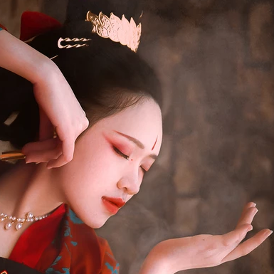 嬌艷紅傘女生頭像，唯美古風真人頭像