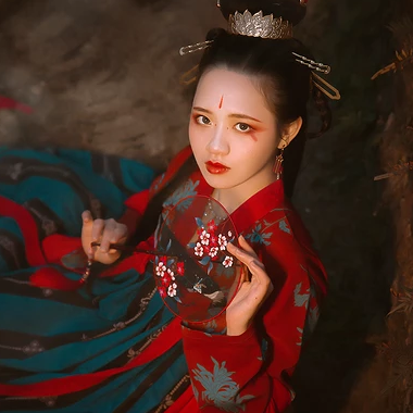 嬌艷紅傘女生頭像，唯美古風真人頭像