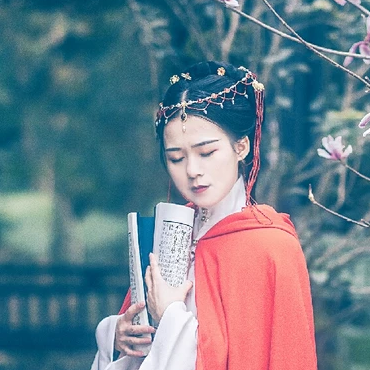 木蘭花開帶琴女生頭像，唯美古風真人頭像