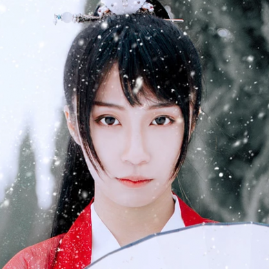 初雪紅衣俠客女生頭像，唯美古風(fēng)真人頭像