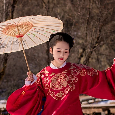 古典紅衣帶傘女生頭像，唯美古風(fēng)真人頭像