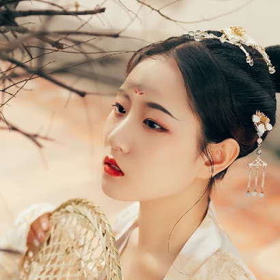 花溪佳人帶團(tuán)扇女生頭像，唯美古風(fēng)真人頭像