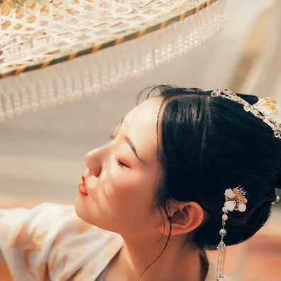 花溪佳人帶團(tuán)扇女生頭像，唯美古風(fēng)真人頭像