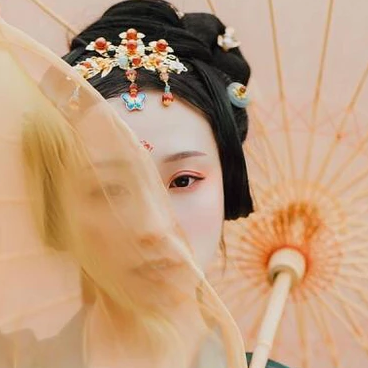 紅妝典雅帶傘團(tuán)扇女生頭像，唯美古風(fēng)真人頭像