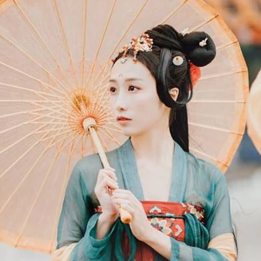 紅妝典雅帶傘團(tuán)扇女生頭像，唯美古風(fēng)真人頭像