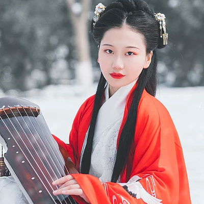 紅梅白雪彈琴女生頭像，唯美古風(fēng)真人頭像