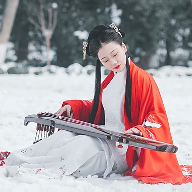 紅梅白雪彈琴女生頭像，唯美古風(fēng)真人頭像