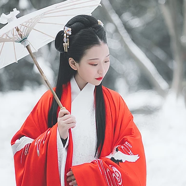 紅梅白雪彈琴女生頭像，唯美古風(fēng)真人頭像