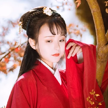 楓葉紅衣女生頭像，唯美古風(fēng)真人頭像