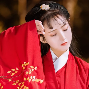 楓葉紅衣女生頭像，唯美古風(fēng)真人頭像