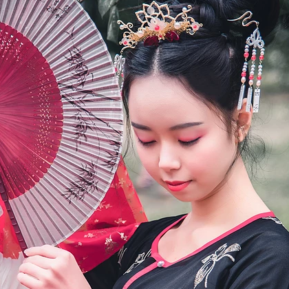 山茶花帶折扇女生頭像，唯美古風(fēng)真人頭像