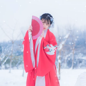 白雪紅衣女生頭像，唯美古風真人頭像