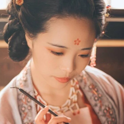 古典梅花妝女生頭像，唯美古風真人頭像