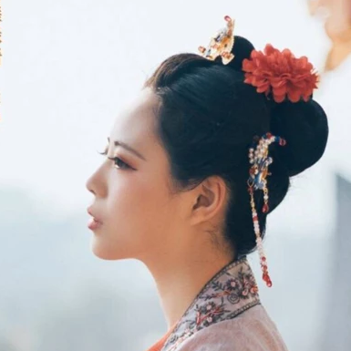 古典梅花妝女生頭像，唯美古風真人頭像