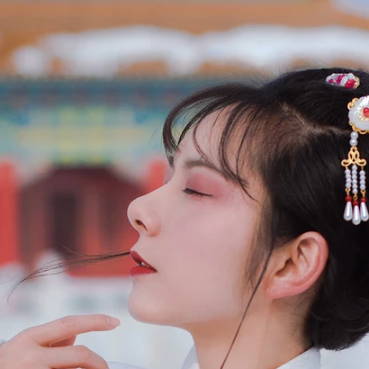 白衣白雪帶傘女生頭像，唯美古風真人頭像