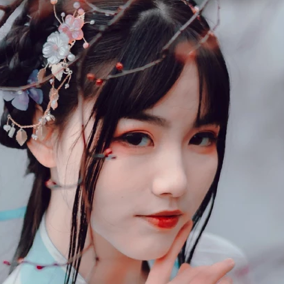 翩翩仙舞帶傘女生頭像，唯美古風(fēng)真人頭像