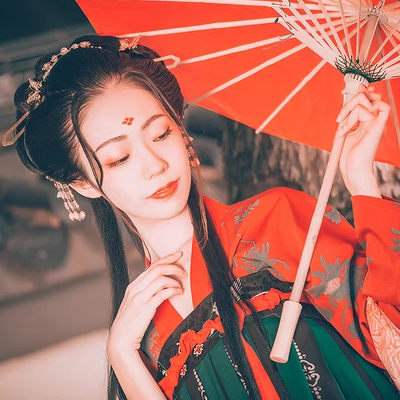 嬌艷紅衣帶傘生頭像，唯美古風(fēng)真人頭像