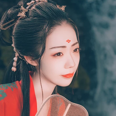 嬌艷紅衣帶傘生頭像，唯美古風(fēng)真人頭像
