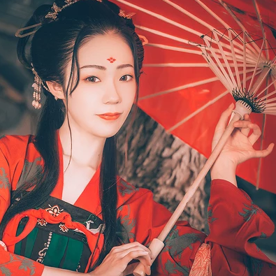 嬌艷紅衣帶傘生頭像，唯美古風(fēng)真人頭像