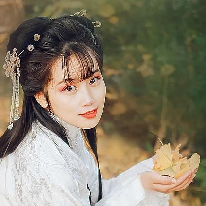 秋落意境帶團扇女生頭像，唯美古風(fēng)真人頭像