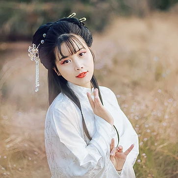 秋落意境帶團扇女生頭像，唯美古風(fēng)真人頭像