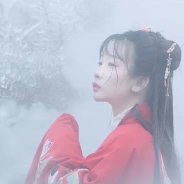 冰雪天地帶傘女生頭像，唯美古風(fēng)真人頭像