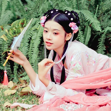 粉衣少女心帶團扇女生頭像，唯美古風真人頭像