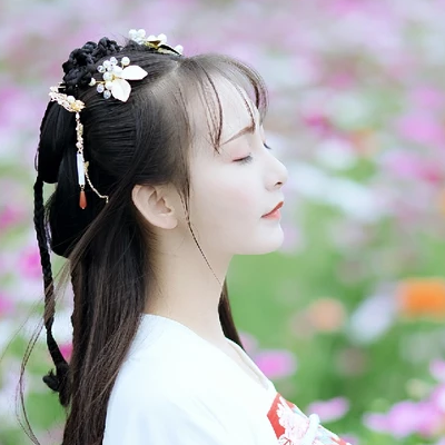 小清新花朵帶團扇女生頭像，唯美古風真人頭像