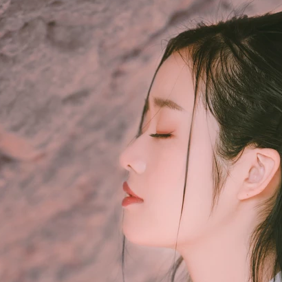 粉衣蓮燈女生頭像，唯美古風(fēng)真人頭像
