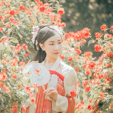 花開帶團(tuán)扇女生頭像，唯美古風(fēng)真人頭像