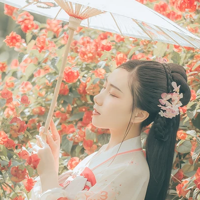 花開帶團(tuán)扇女生頭像，唯美古風(fēng)真人頭像