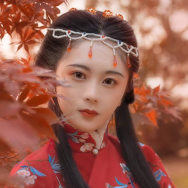 紅葉映霞女生頭像，唯美古風(fēng)真人頭像