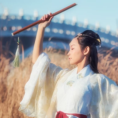 文藝帶笛子女生頭像，唯美古風(fēng)真人頭像