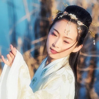 文藝帶笛子女生頭像，唯美古風(fēng)真人頭像
