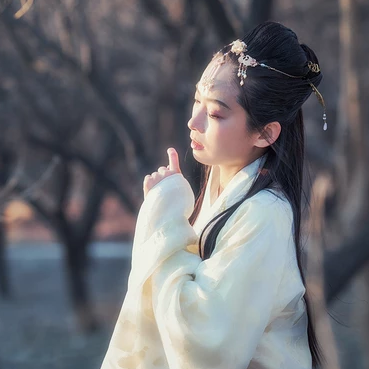 文藝帶笛子女生頭像，唯美古風(fēng)真人頭像