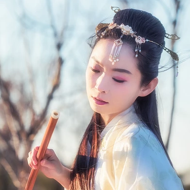 文藝帶笛子女生頭像，唯美古風(fēng)真人頭像