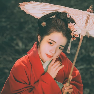 文藝紅衣帶傘女生頭像，唯美古風(fēng)真人頭像