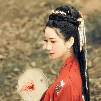 彼岸花團(tuán)扇紅妝紅衣頭像，唯美古風(fēng)真人頭像