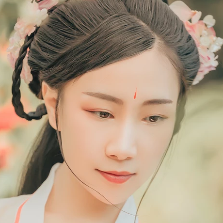 花開帶團(tuán)扇女生頭像，唯美古風(fēng)真人頭像