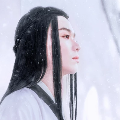 雪景翩翩公子帶折扇頭像，唯美古風(fēng)真人頭像