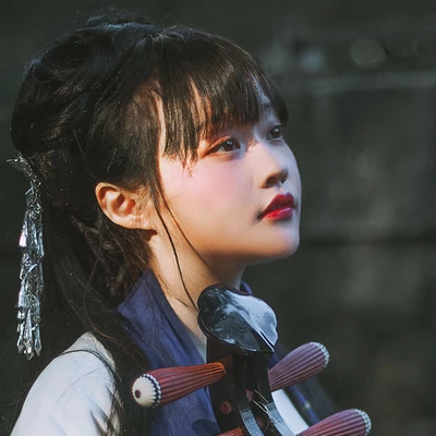 文藝帶樂器女生頭像，唯美古風(fēng)真人頭像