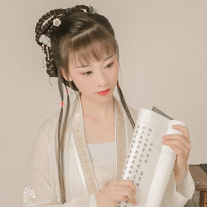 粉色落花拿書女生頭像，唯美古風(fēng)真人頭像