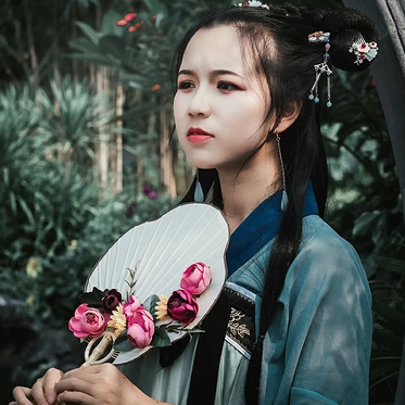 古典淡雅帶團(tuán)扇頭像，唯美古風(fēng)真人頭像
