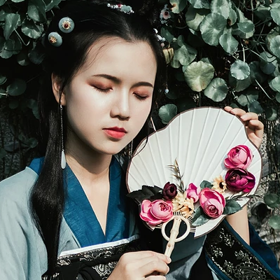 古典淡雅帶團(tuán)扇頭像，唯美古風(fēng)真人頭像