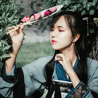 古典淡雅帶團(tuán)扇頭像，唯美古風(fēng)真人頭像