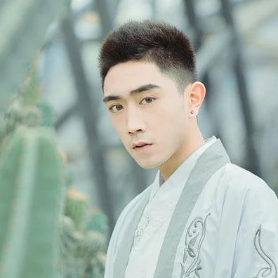 文藝男生帶折扇頭像，唯美古風(fēng)真人頭像